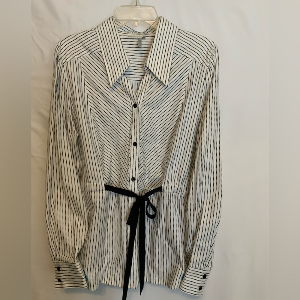NWOT Classic button down blouse with a twist